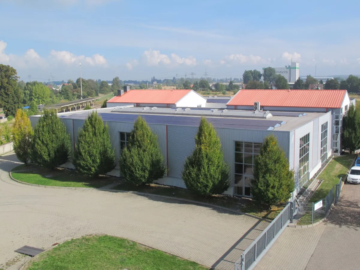 Firmengebäude und Lagerhalle der AZUGA OHG